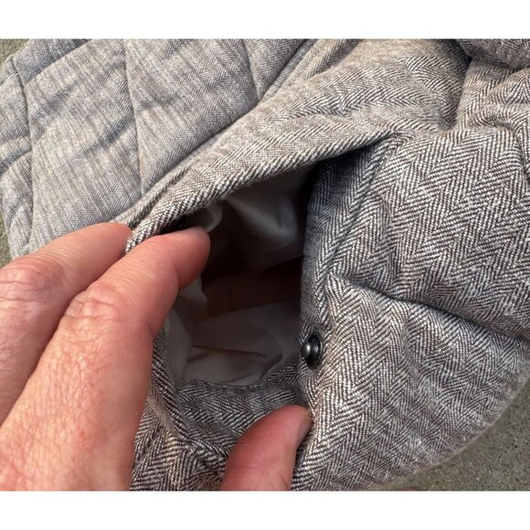 Gap Womens Gray Quilted Hooded Puffer Vest With Faux Fur Trimmed Hood - Picture 4 of 6